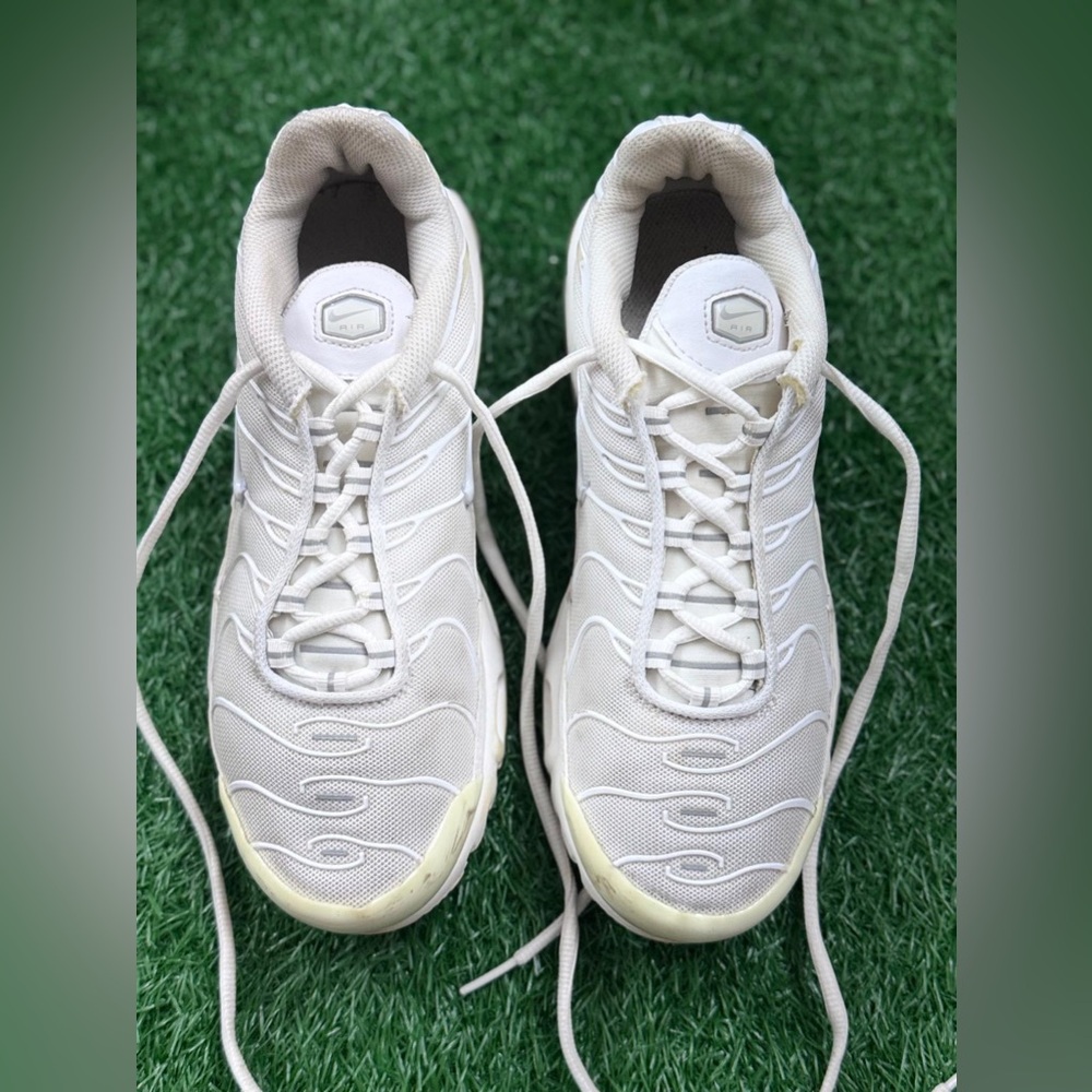 Nike Women's Cream Sneakers